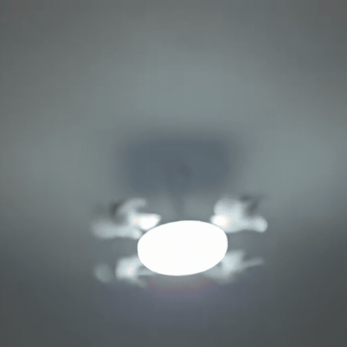 AeroLume in werking aan het plafond, lichtkleur verandert