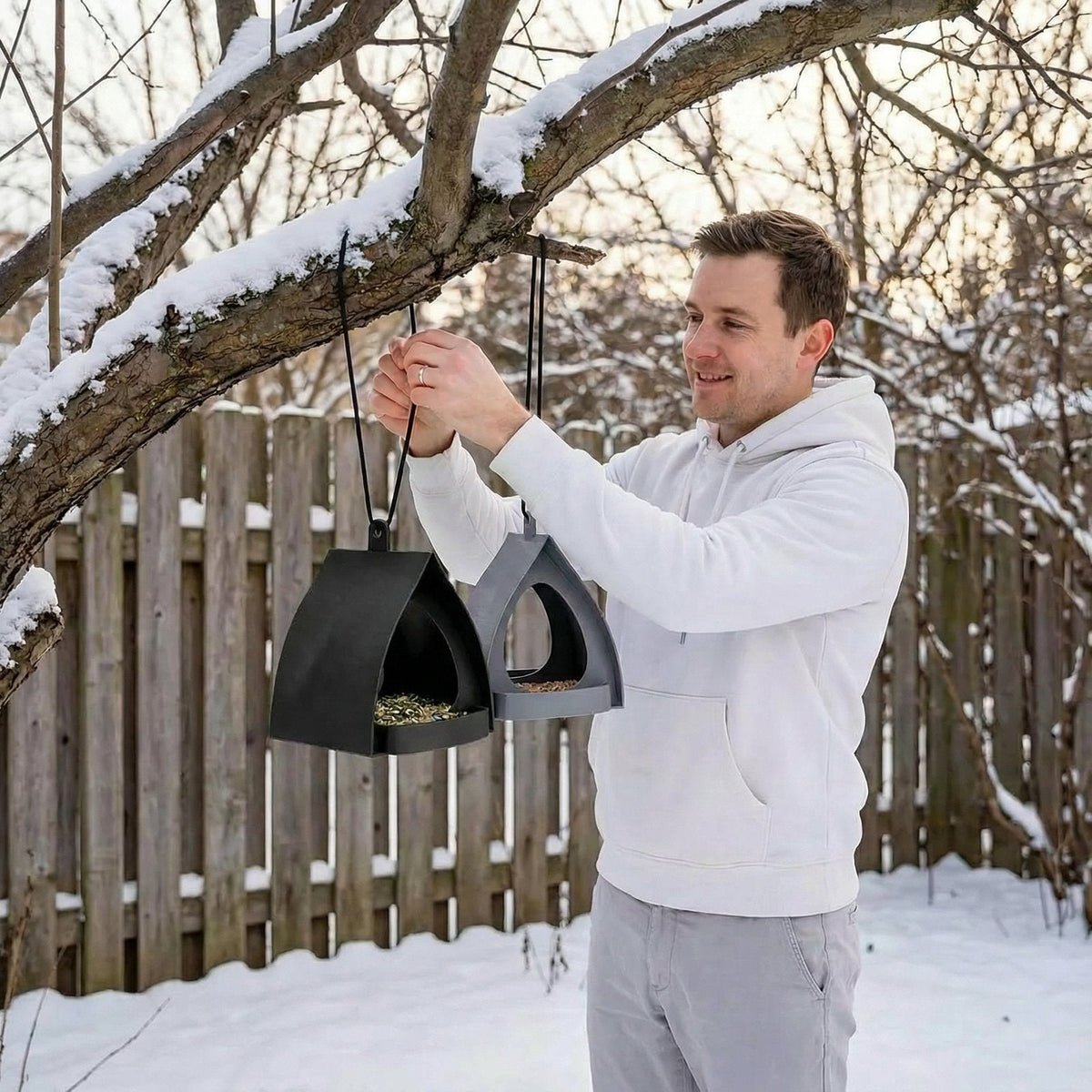 situation — Hangend vogelvoederhuisje met weerbestendig dak