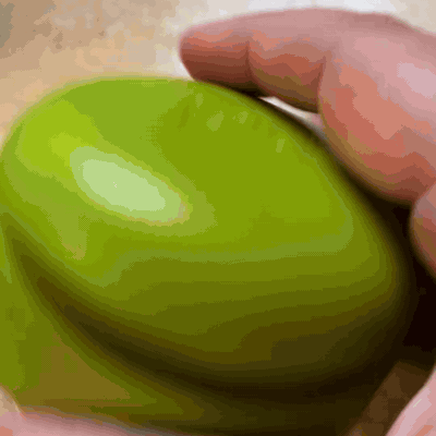 gif — Mini Knoflookhakker met Opvangbakje – Knoflook fijngehakt in 1 seconde