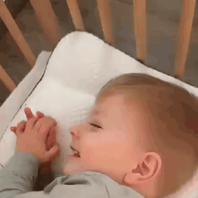 gif — NachtNest™ – Ergonomisch kinderkussen van traagschuim