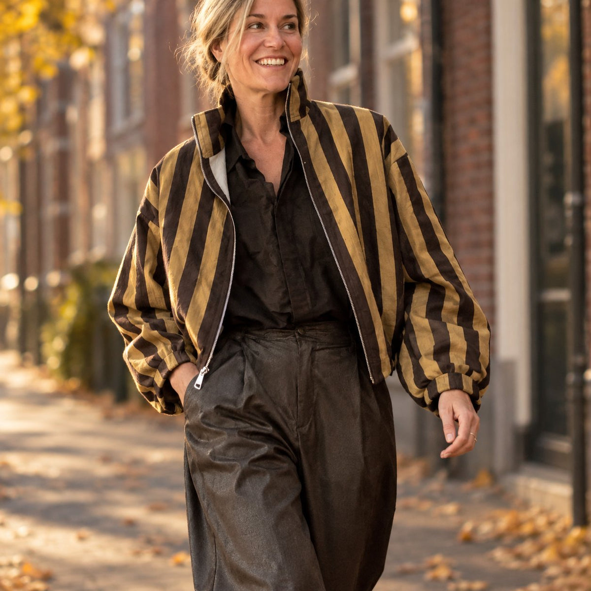 situation — Oversized gestreept jack met opstaand kraagje en zilverkleurige rits
