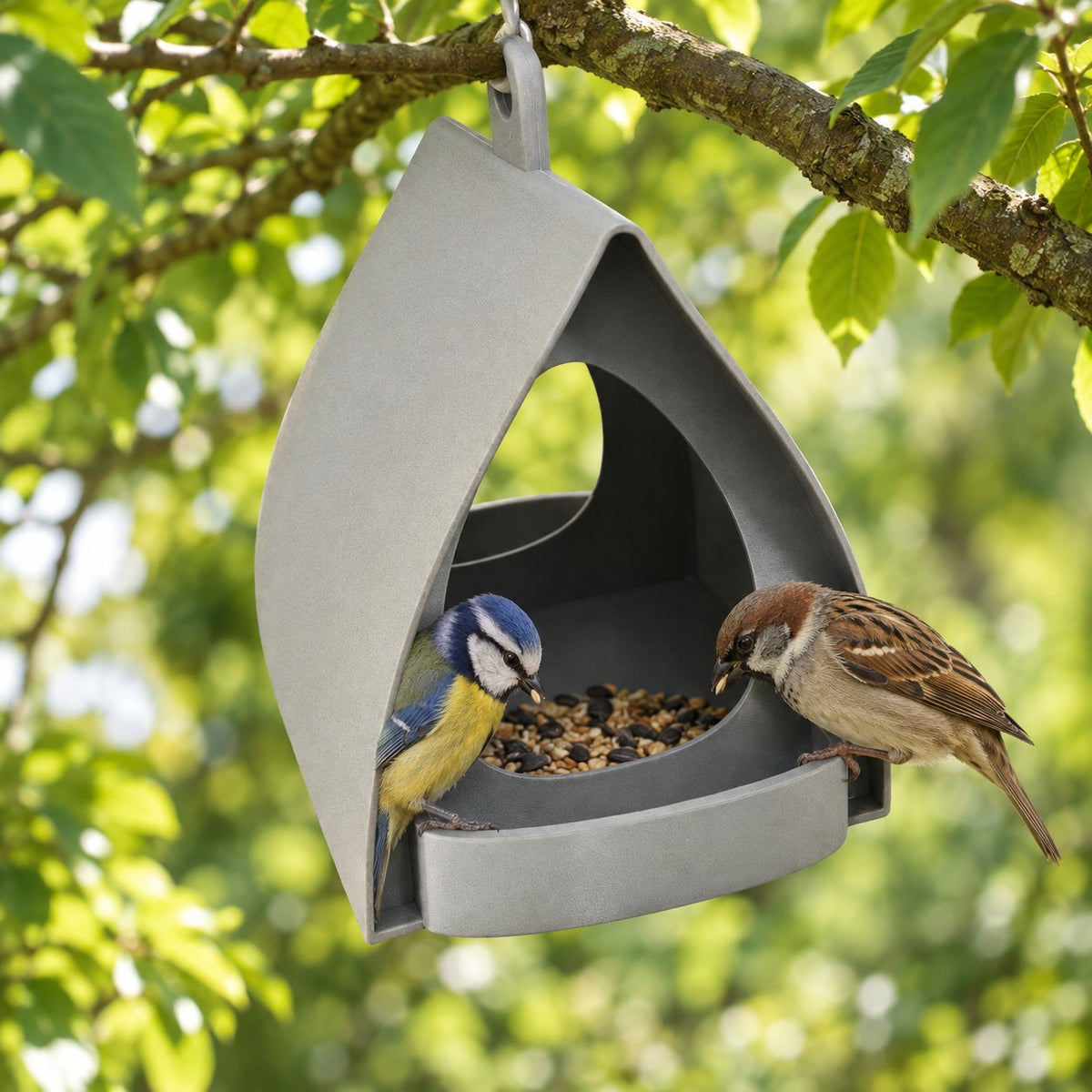situation — Hangend vogelvoederhuisje met weerbestendig dak